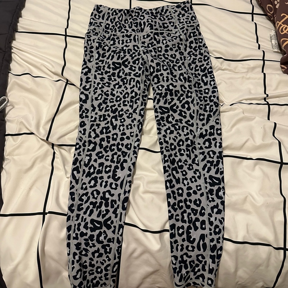 Leopard print leggings
